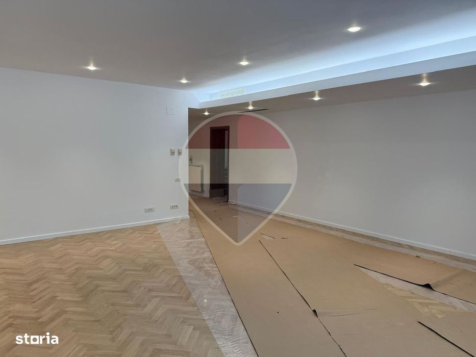 INCHIRIERE Apartament cu 3 camere + curte in zona Primaverii