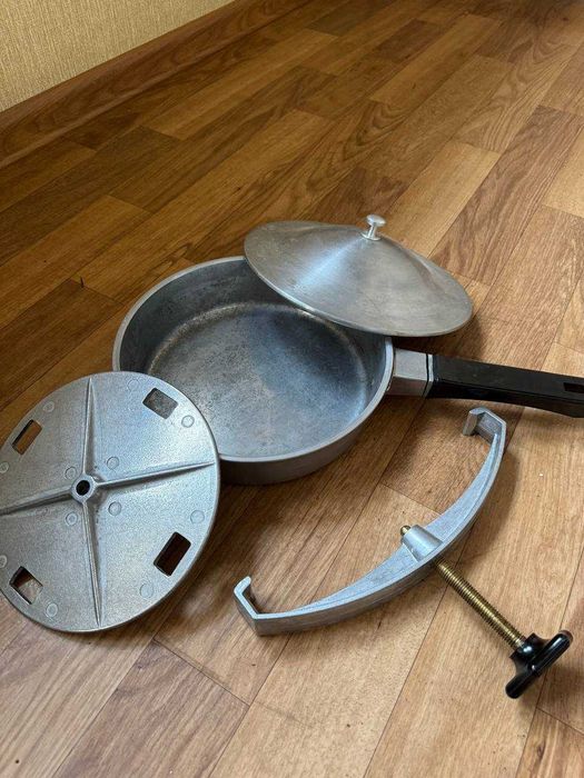 Алюминиевая сковорода‑пароварка СССР с крышкой и насадкой