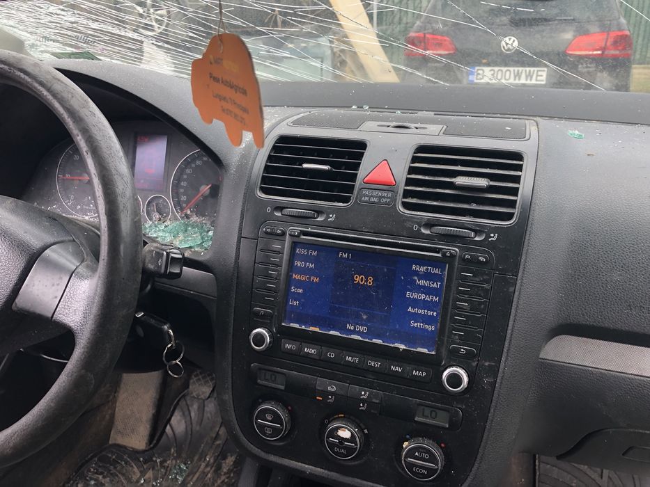 Plansa de bord Vw Jetta Golf 5 kit airbag pasager sofer volan cu airbag centuri stanga dreapta Motor 1.9 tdi BKC CUTIE MANUALA 5+1 GQQ 2.0 bmm kdn