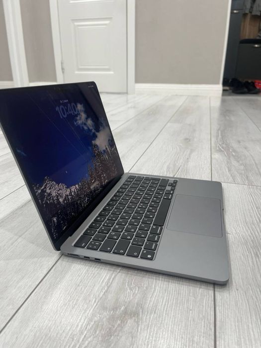 MacBook Air (M2, 2022)