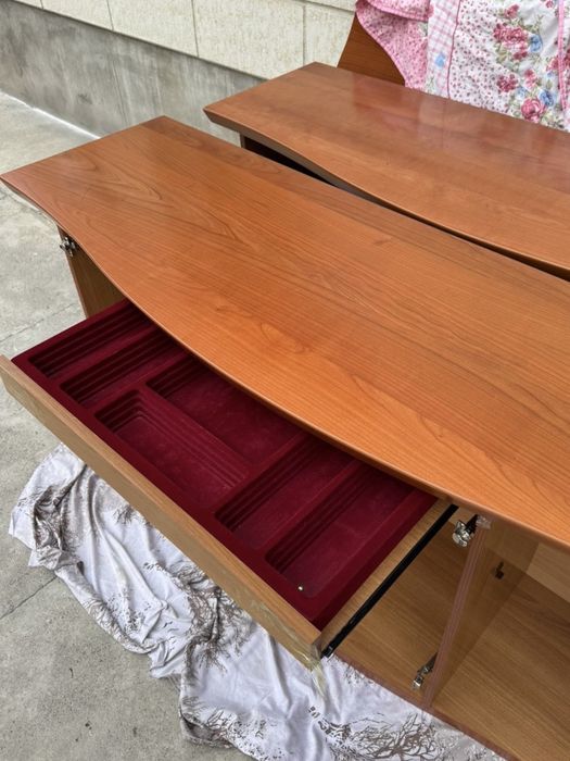 Шкаф из вишневого дерево