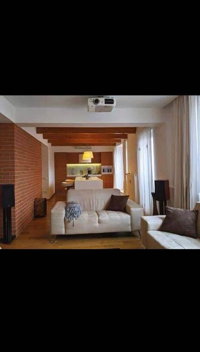 Apt.4 camere cu vedere pe pietonală Republicii