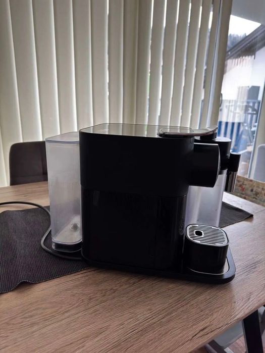 Aparat de cafea Nespresso Gran Lattissima