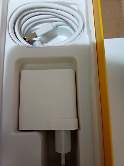 Телефон.      REALME 8