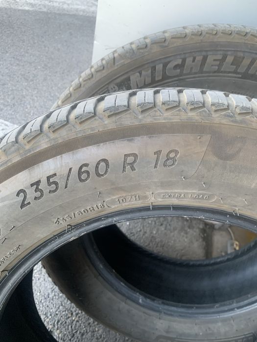 Продавам гуми 235/60/18  107H Michelin Cross Climate 2 -два броя + подарък 4броя китайски летни