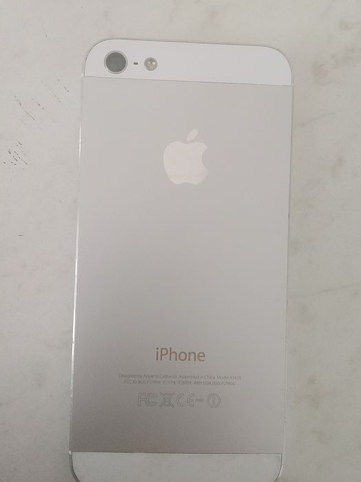 iPhone 5 S  в хорошем состояние