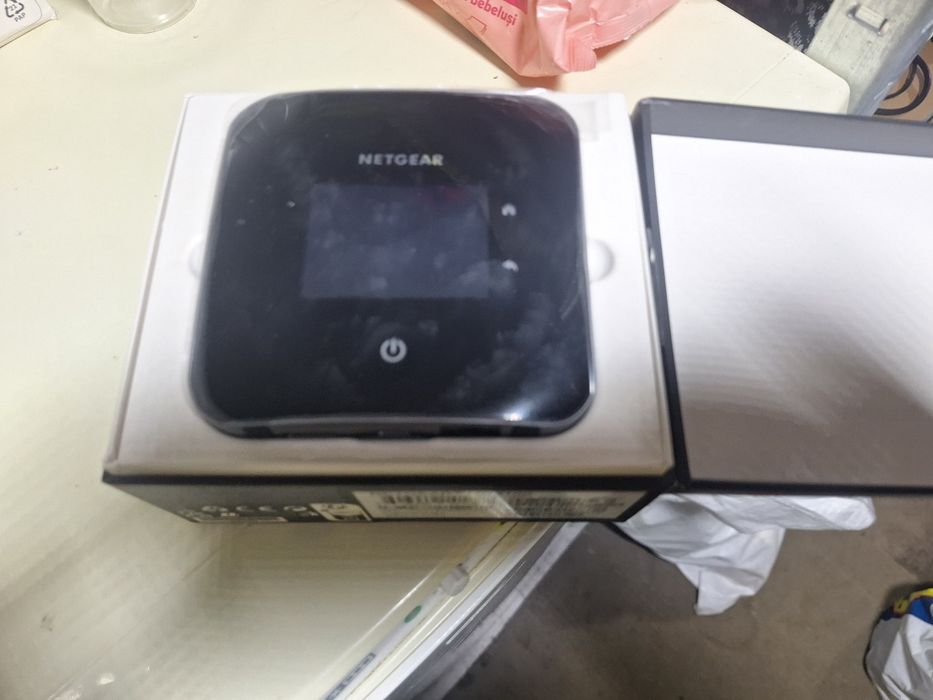 netgear MR 2100 nou Routere