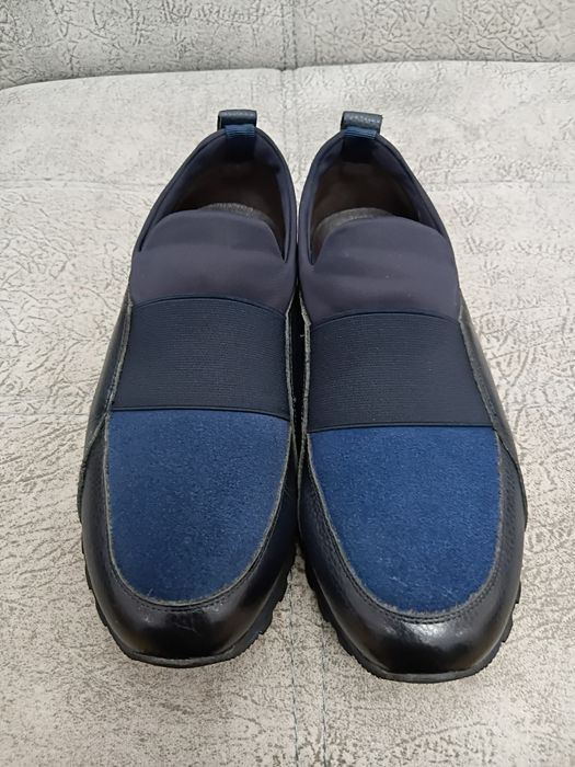 Продаётся обувь.