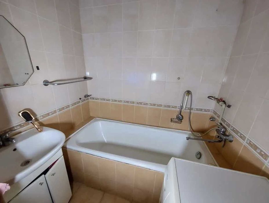 Двустаен имот в кв.Надежда 1