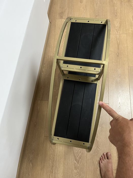 Метална стенна етажерка