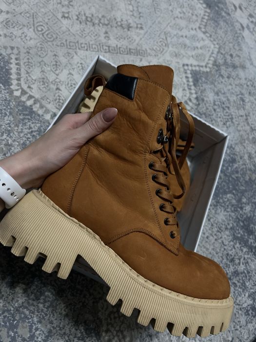 Женские зимние ботинки