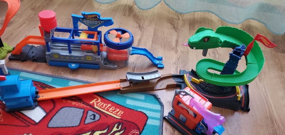Градче с писти Hot wheels