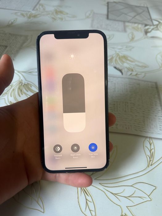 Продам айфон 12.