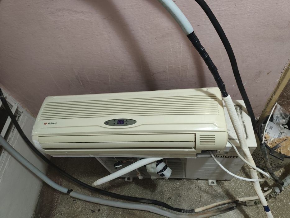 Vând clima Platinum cu accesorii incluse , în stare perfecta de funcționare !