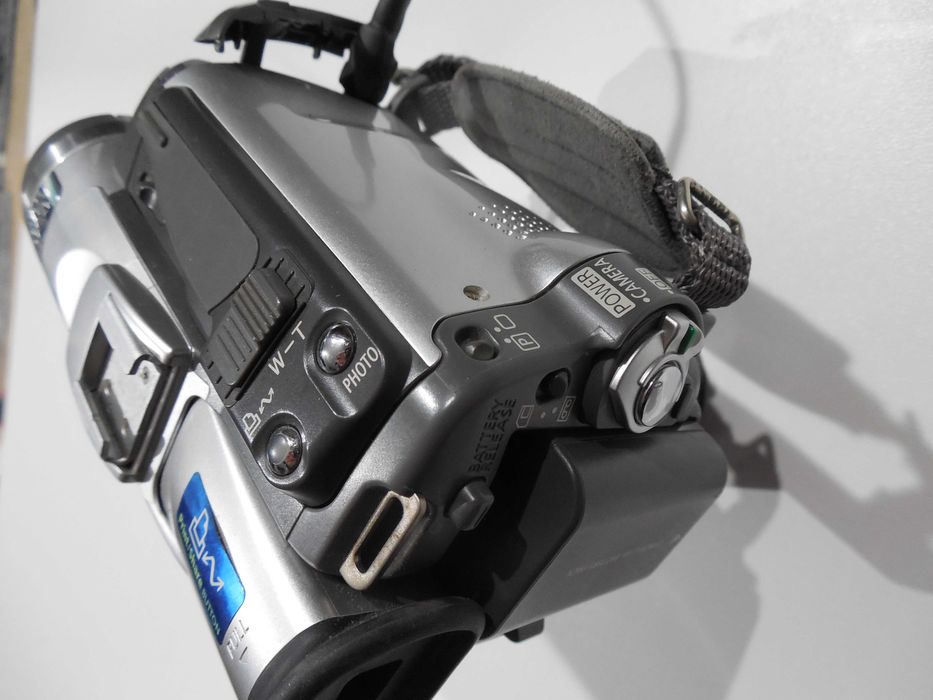 Vand miniDV camera Canon MVX200 si telecomanda