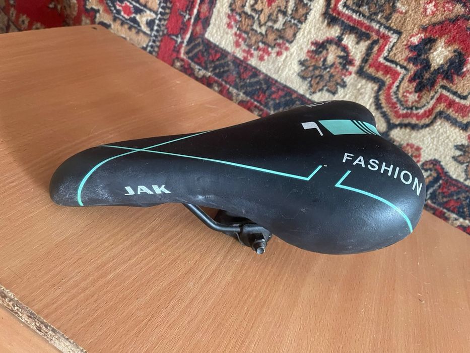 Седло б/у продам