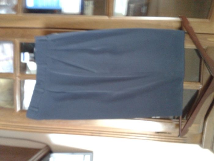 Нов тъмно сив от дуб. коприна костюм48н.