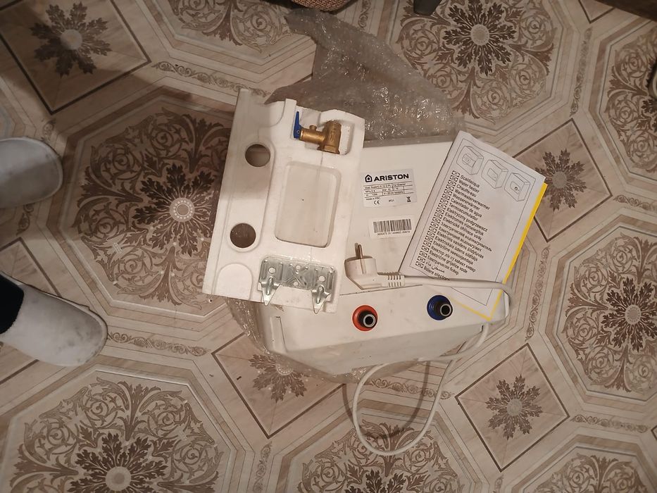 Продам. Аристон новый