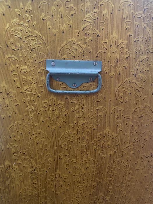 Голям дървен сандък за багаж