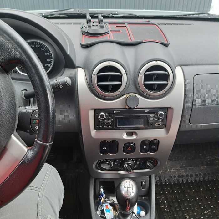 Vînd mașină personala Dacia duster model 2013 4×2