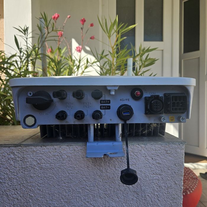 Invertor fotovoltaice