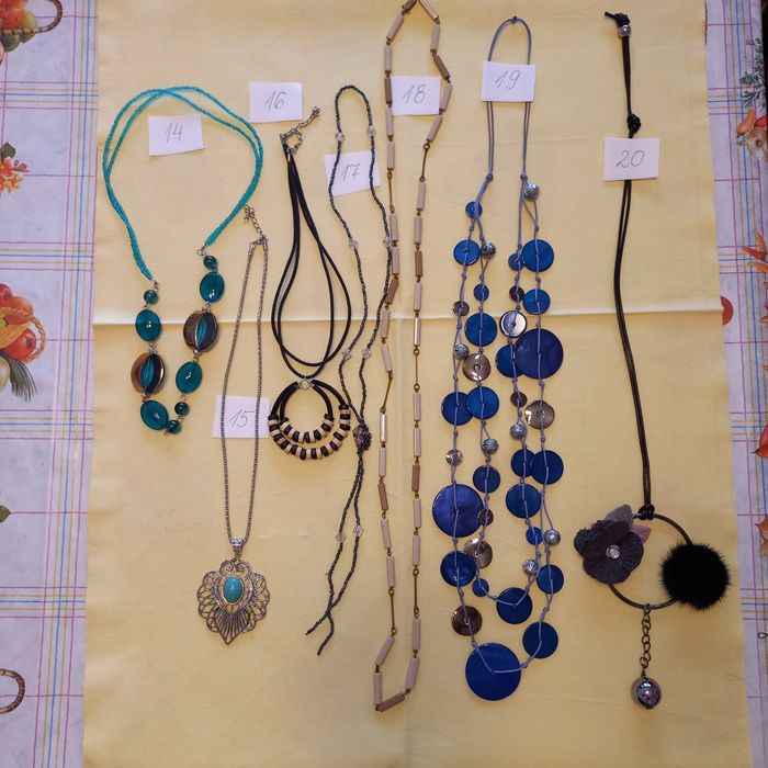 Продавам бижута .