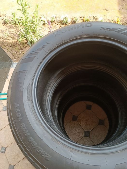 235 60 R18 Kumxo Balon Sotiladi Holati Yaxshi Ayibi Yoq