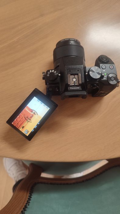 Kit Panasonic Lumix G7 + Obiectiv 25mm + Filtru Antiglare + 4 Baterii + Încărcător + Geantă (Sau schimb cu iPhone 14 Pro)