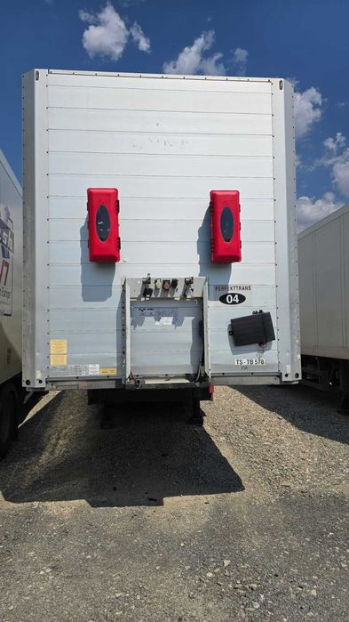 Semiremorca SCHMITZ cu lift