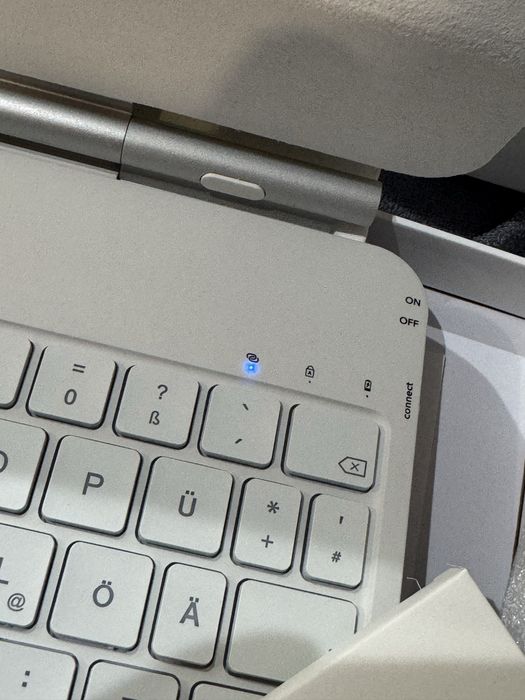 Magic Keyboard за iPad 10 / 10.9” / 11” – БЯЛА, нова