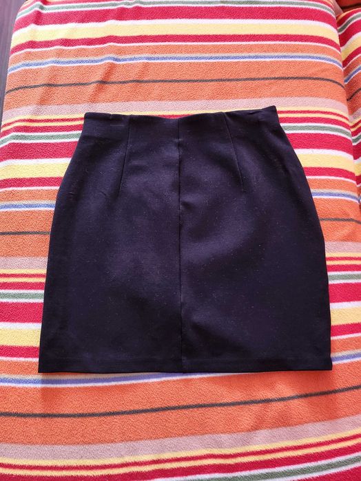 Fusta XS neagra noua mini Stradivarius cu crapatura