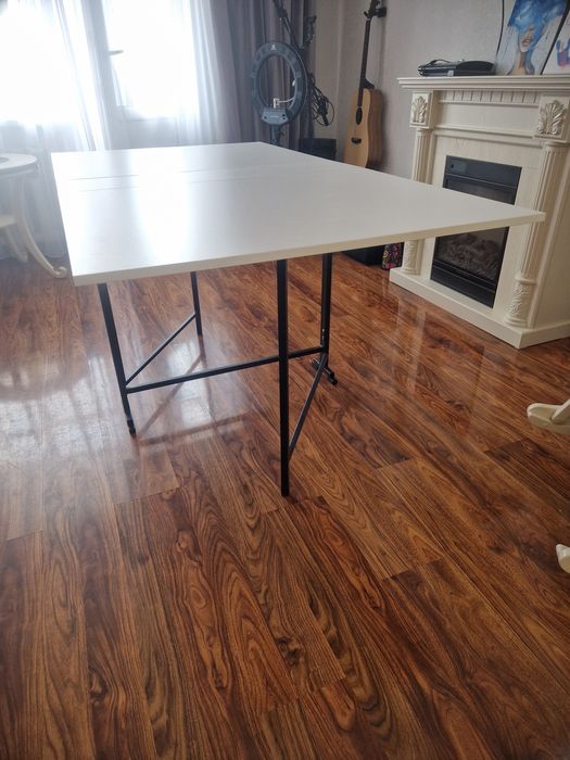 Стол кника лофт с металлическим  подстольем