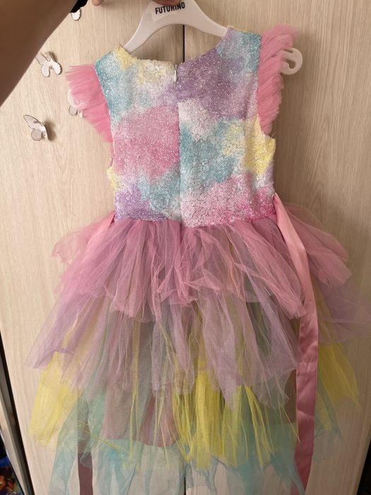 Продам платье на девочку 4-5 лет