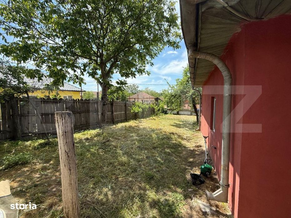 Casa partial renovata, 60 mp, 6000 mp teren, zona Georocu Mare