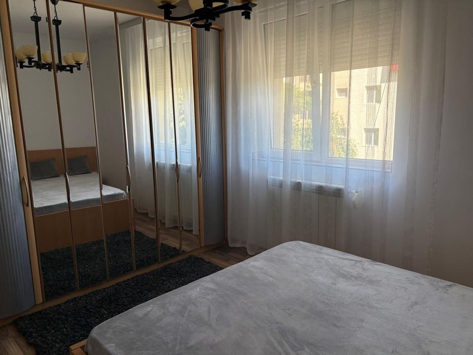 Proprietar,închiriez apartament cu 3 camere,suprafata de 90 metri ,et.1,în Timișoara,zona Lipovei,vis-a-vis de spatiul fostului restaurant  Caprice.