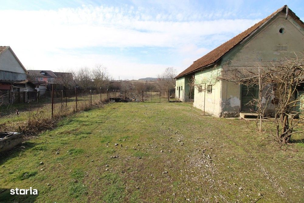 Vând proprietate cu 2 case în Peștișu Mare-Hunedoara, teren 2261mp...