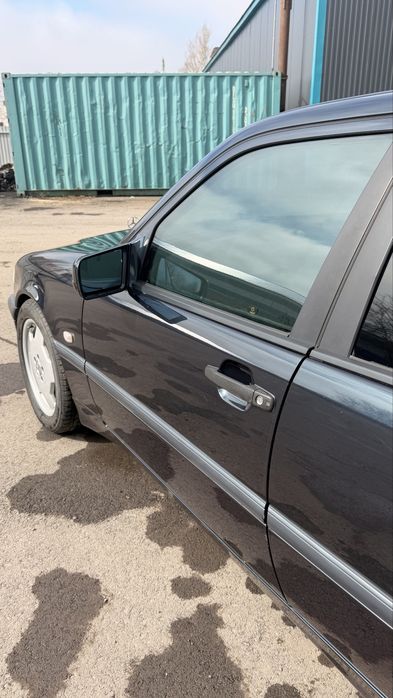 Продам автошторку на мерседес w202