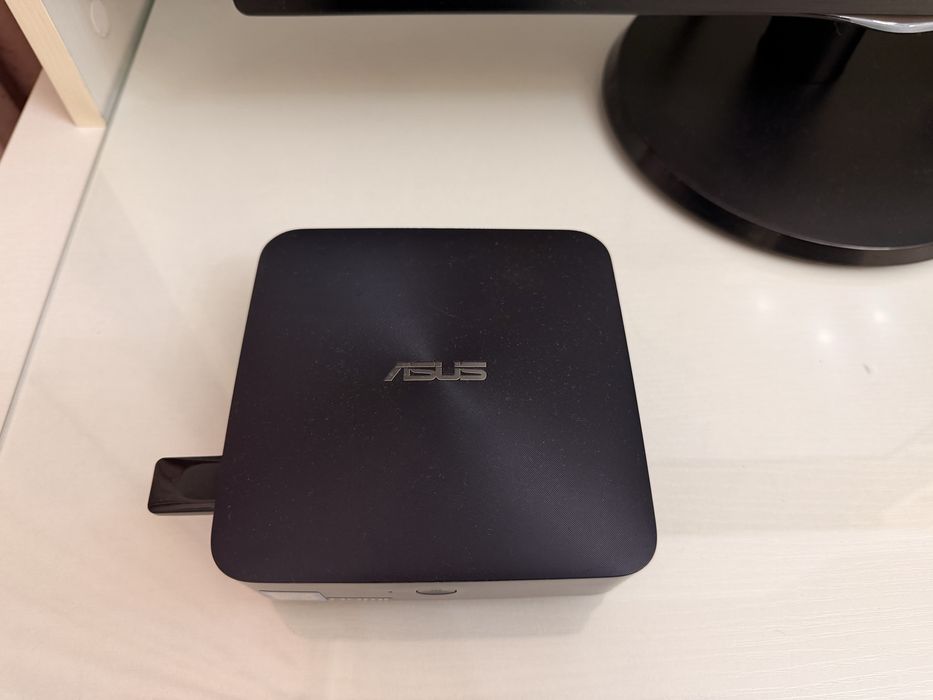 Продаю Мини-ПК ASUS VivoMini UN65+монитор Philips 24”, колонки, клава