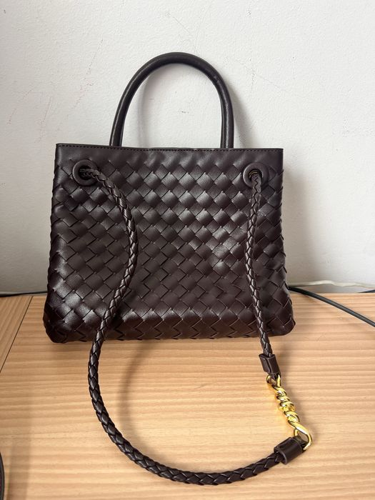 кафяви чанти по модел на Bottega Veneta