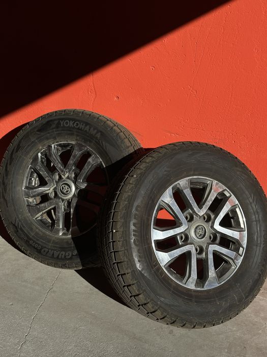 Продам полный комплект резины с дисками размер 285/65/R17-й
