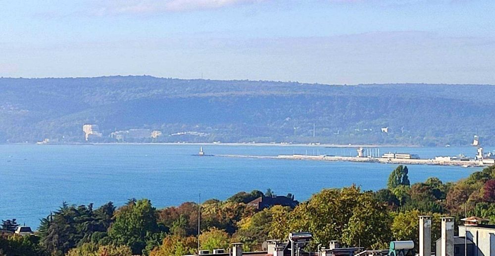 Луксозен 4 – стаен панорамен апартамент ж/кЧайка. Бл.203