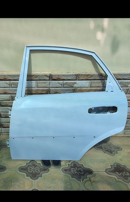 Radnoy Lasseti eshik va ablisofka bor. Srochno sotiladi.Gentra