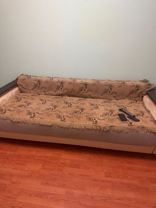 Диван вместе с креслом