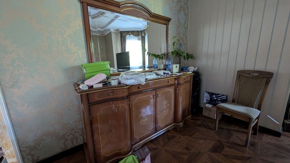 Продам шкафы в гостиную 2 шт.