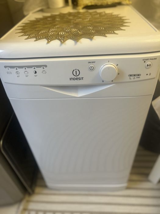 Продам посудомоечную машинку Indesit