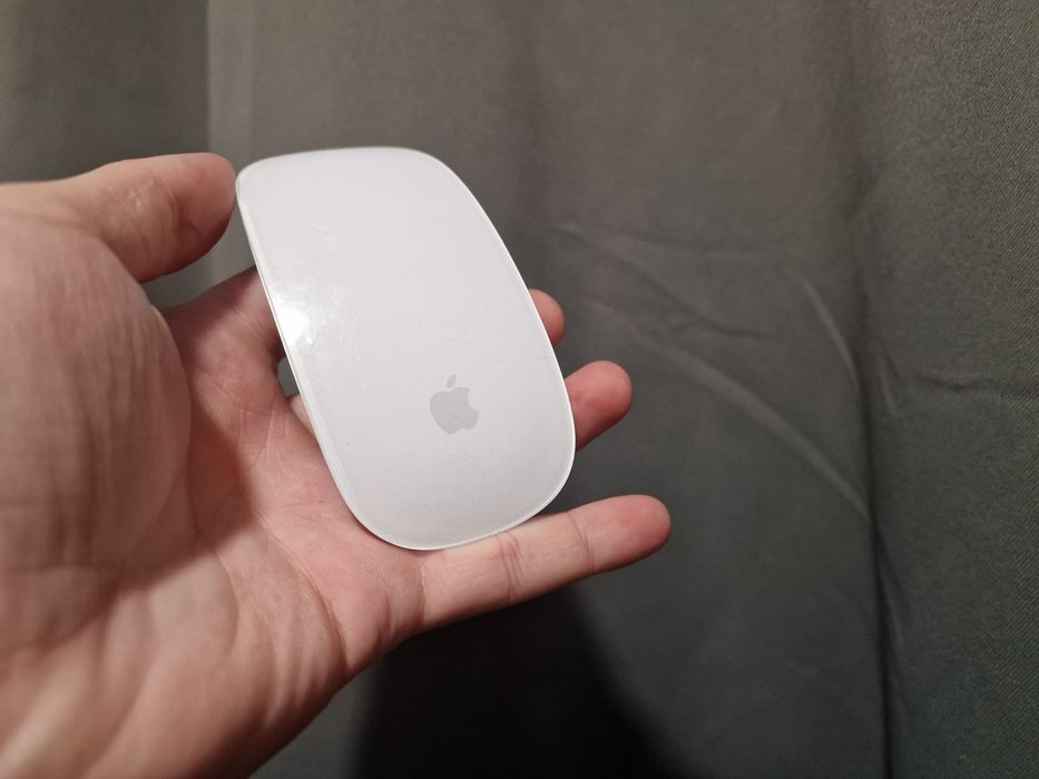 Apple Magic Mouse 1 (A1296) - Funcțional

100% - Bluetooth