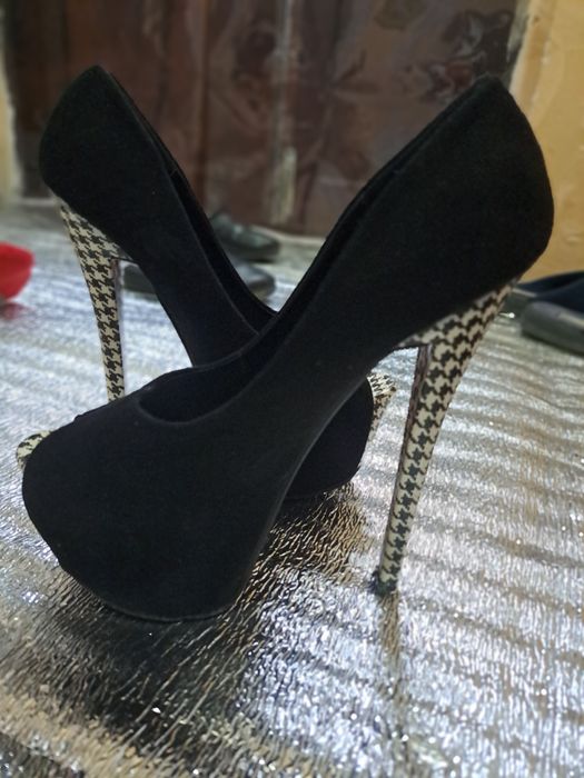 Туфли на высоком каблуке