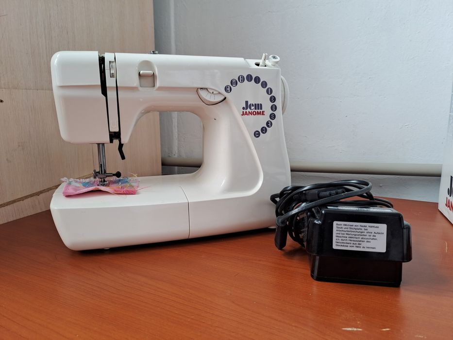 Швейная машинка Janome JEM