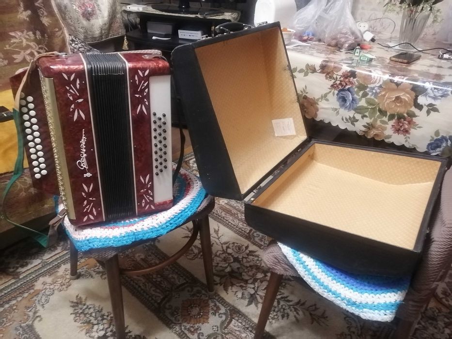Продам гармонь "Весна"