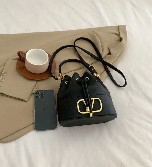 Сумка ведро Valentino